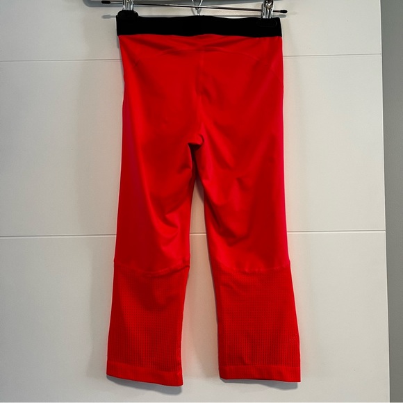 Nike Pro | Capri Leggings - Picture 6 of 11